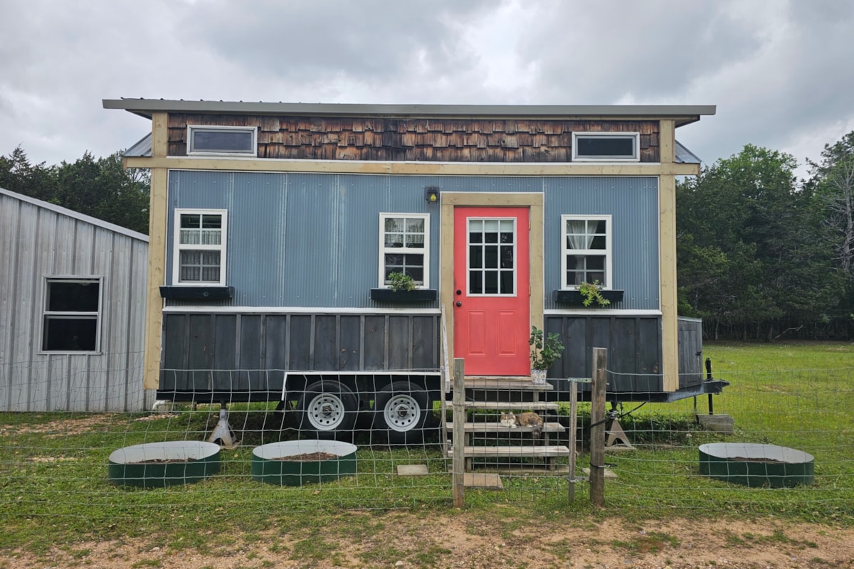 Adorable Texas Tiny House on Wheels 2 bed 1 bath - Image 1 Thumbnail