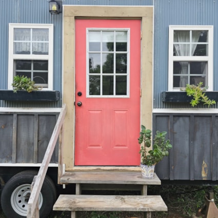 Adorable Texas Tiny House on Wheels 2 bed 1 bath - Image 2 Thumbnail