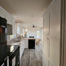 ELEGANT RUSTIC CABINS Tiny House On Wheels - Many Upgrades, Fully Customized. - Image 4 Thumbnail