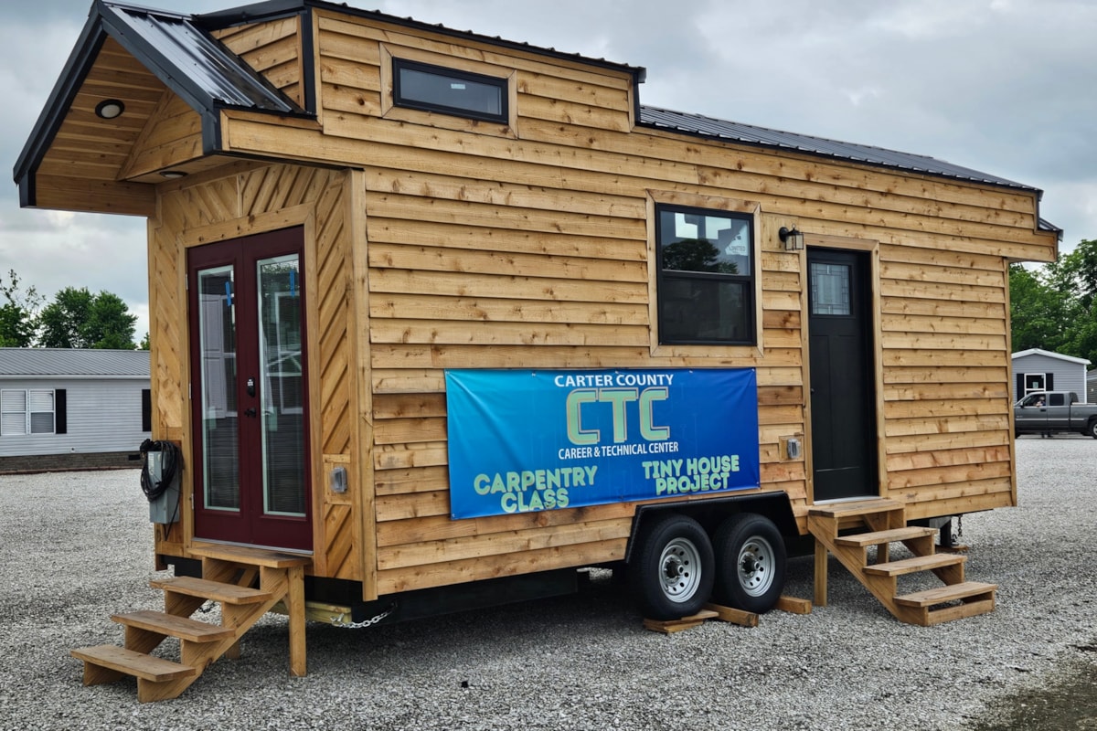 (SOLD!!!)  KVEC (Carter Co.) NEW 24ft THOW  - Image 1 Thumbnail