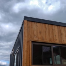 Luxury Mobile Studio / Office - Image 3 Thumbnail