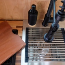 Luxury Mobile Studio / Office - Image 6 Thumbnail