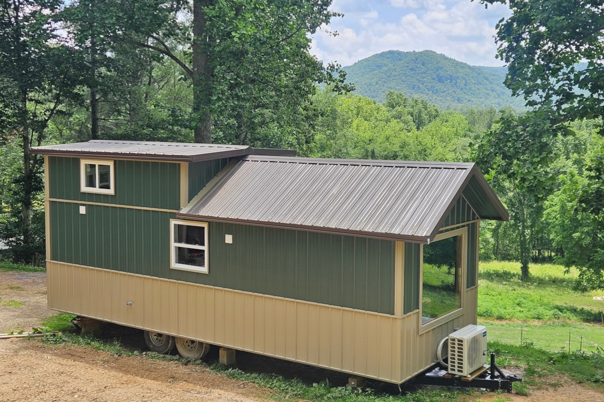 10 x 28 Tiny Home on Wheels - Image 1 Thumbnail